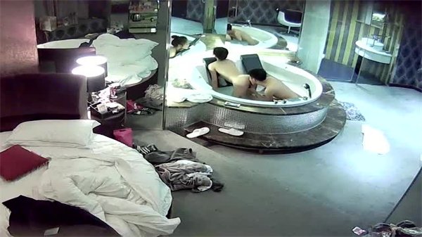 黑客入侵偷拍！高颜值名校情侣私密性爱视频疯狂流出